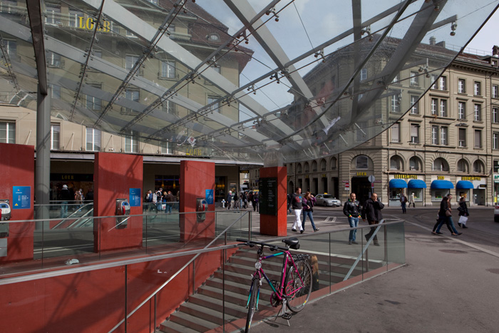 Baldachin und Eingang zum Tiefbahnhof